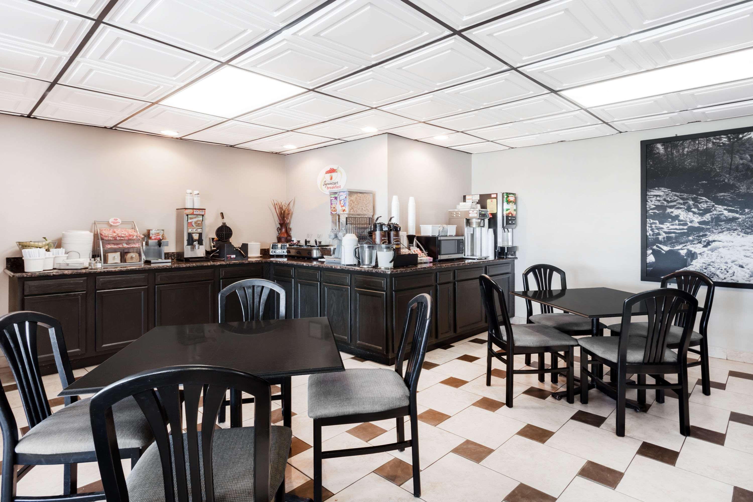 Super 8 By Wyndham Monteagle Tn Motel Екстериор снимка