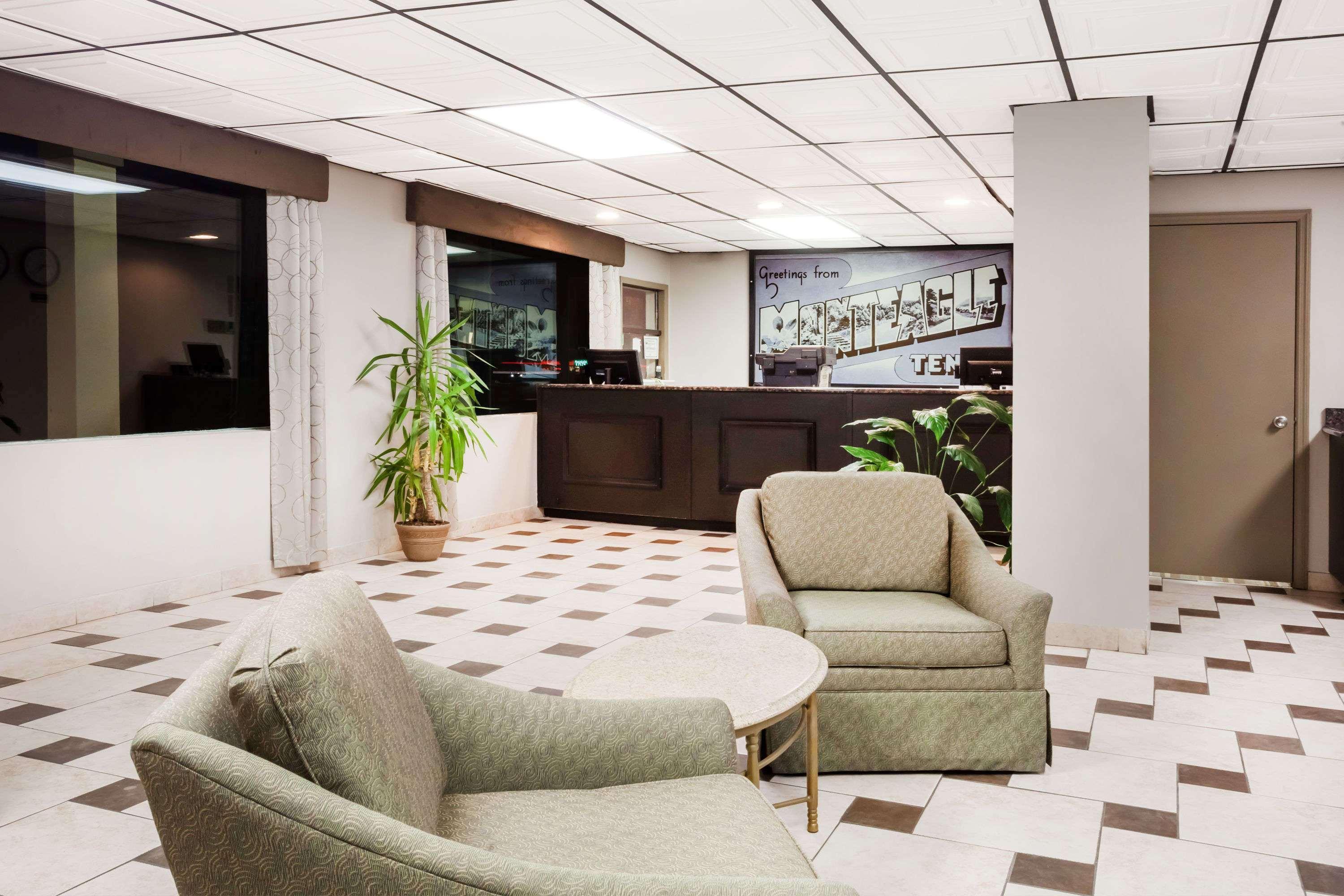 Super 8 By Wyndham Monteagle Tn Motel Екстериор снимка
