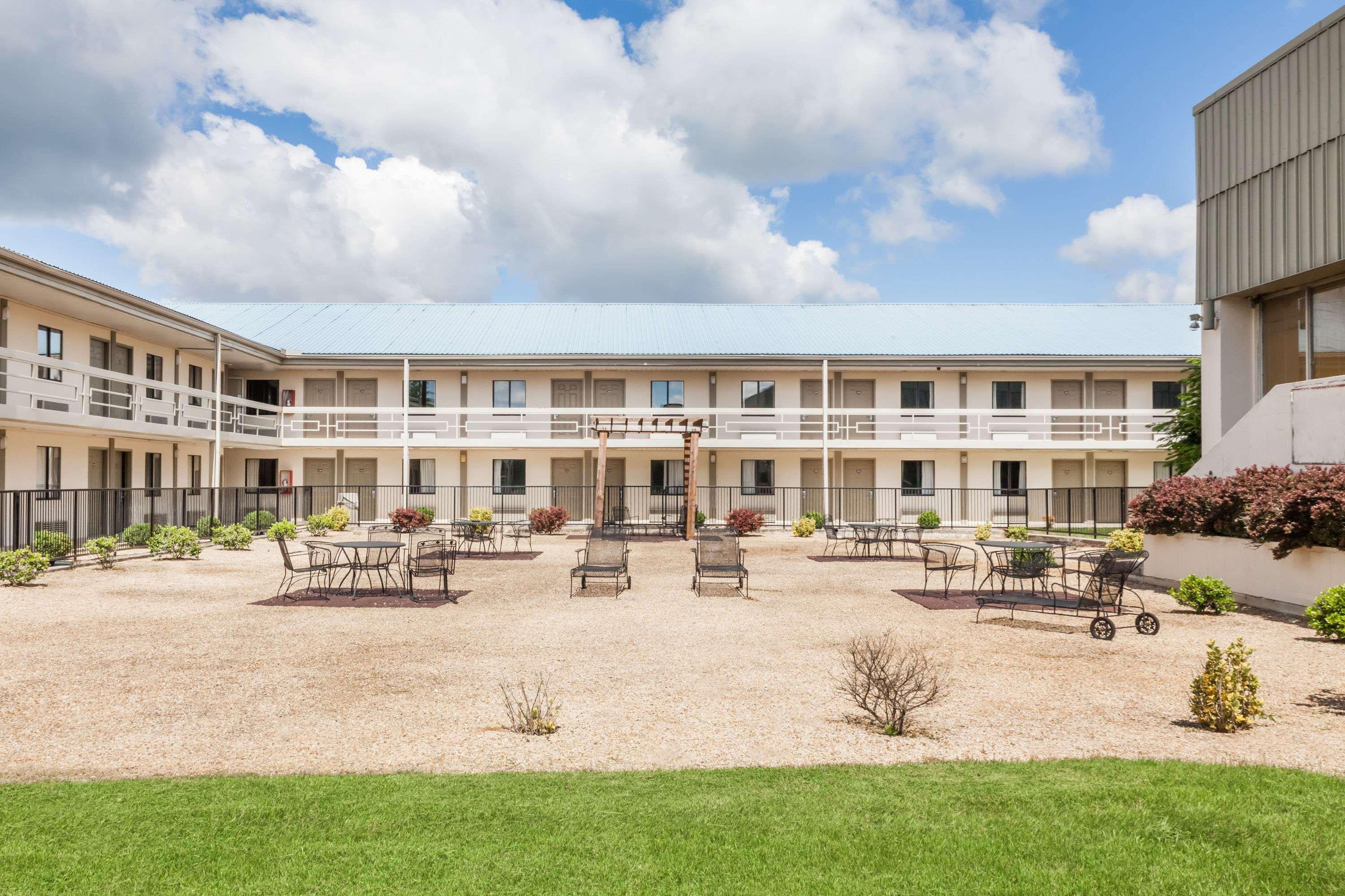 Super 8 By Wyndham Monteagle Tn Motel Екстериор снимка